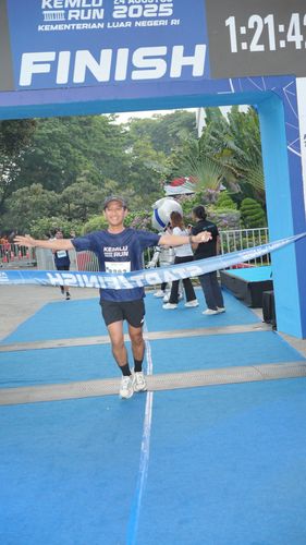 Race photo from KEMLU RUN 2025