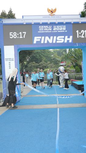 Race photo from KEMLU RUN 2025
