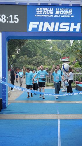 Race photo from KEMLU RUN 2025