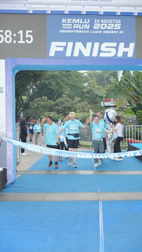 Race photo from KEMLU RUN 2025