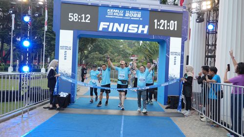 Race photo from KEMLU RUN 2025