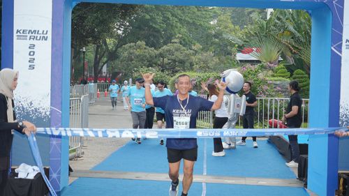 Race photo from KEMLU RUN 2025