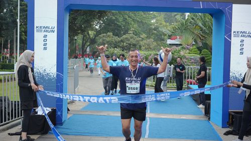 Race photo from KEMLU RUN 2025