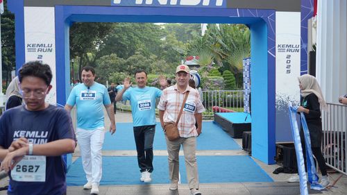 Race photo from KEMLU RUN 2025