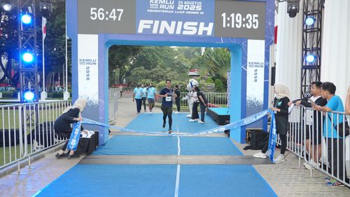 Race photo from KEMLU RUN 2025