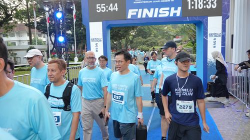 Race photo from KEMLU RUN 2025