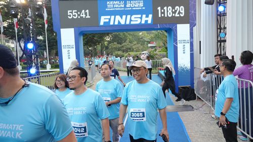 Race photo from KEMLU RUN 2025