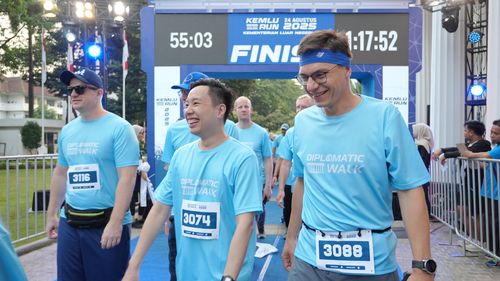 Race photo from KEMLU RUN 2025