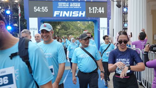 Race photo from KEMLU RUN 2025