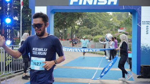 Race photo from KEMLU RUN 2025