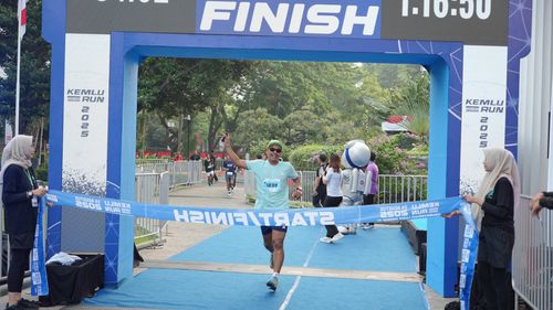 Race photo from KEMLU RUN 2025