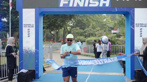 Race photo from KEMLU RUN 2025