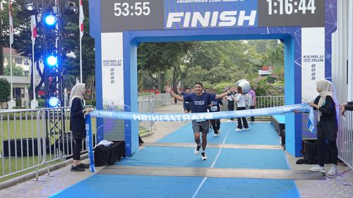 Race photo from KEMLU RUN 2025