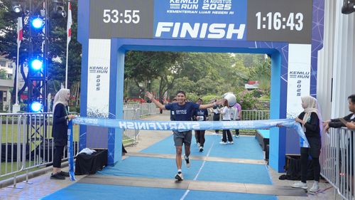 Race photo from KEMLU RUN 2025