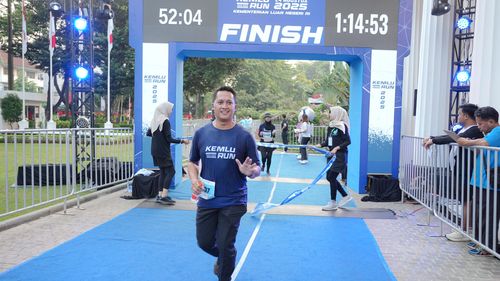 Race photo from KEMLU RUN 2025