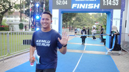 Race photo from KEMLU RUN 2025