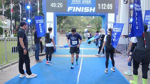 Race photo from KEMLU RUN 2025