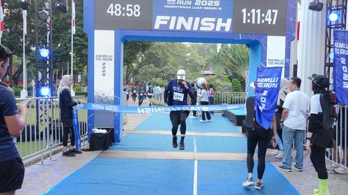 Race photo from KEMLU RUN 2025