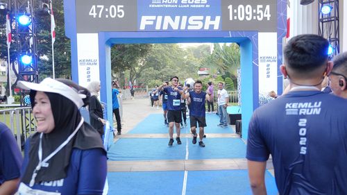 Race photo from KEMLU RUN 2025