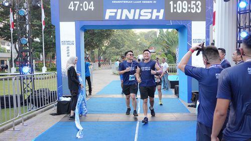 Race photo from KEMLU RUN 2025