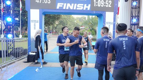 Race photo from KEMLU RUN 2025
