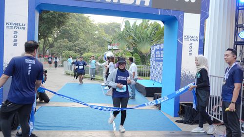 Race photo from KEMLU RUN 2025