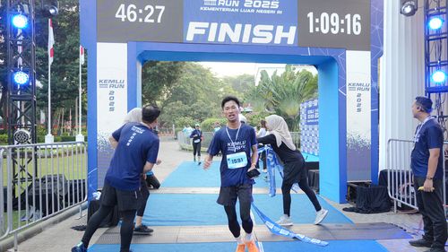 Race photo from KEMLU RUN 2025