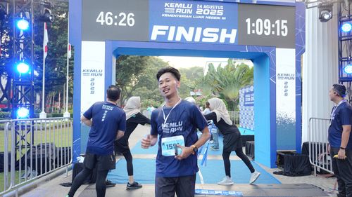 Race photo from KEMLU RUN 2025