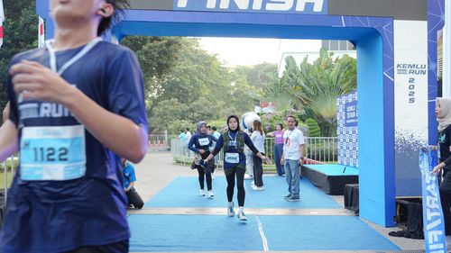 Race photo from KEMLU RUN 2025