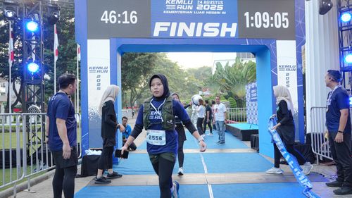 Race photo from KEMLU RUN 2025