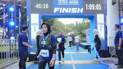 Race photo from KEMLU RUN 2025