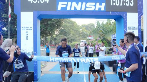 Race photo from KEMLU RUN 2025