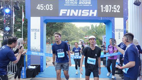 Race photo from KEMLU RUN 2025