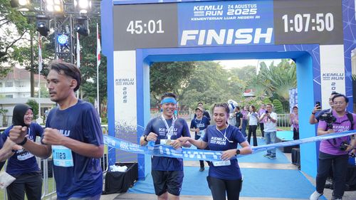 Race photo from KEMLU RUN 2025