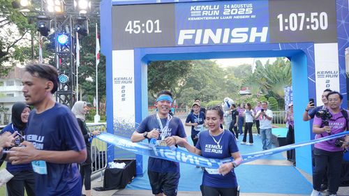 Race photo from KEMLU RUN 2025