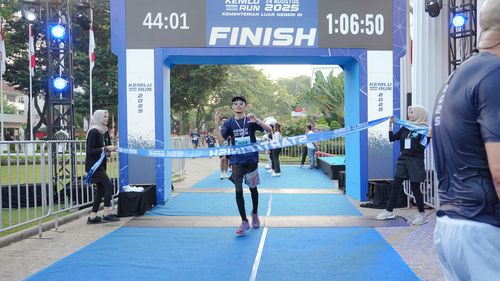 Race photo from KEMLU RUN 2025