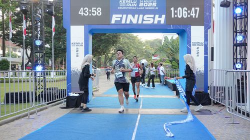 Race photo from KEMLU RUN 2025