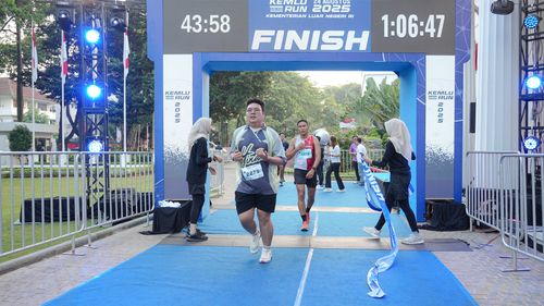 Race photo from KEMLU RUN 2025