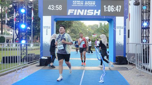 Race photo from KEMLU RUN 2025