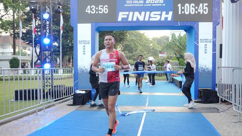 Race photo from KEMLU RUN 2025