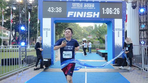 Race photo from KEMLU RUN 2025