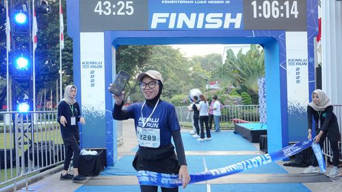 Race photo from KEMLU RUN 2025