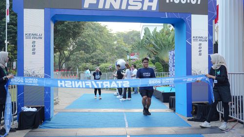 Race photo from KEMLU RUN 2025