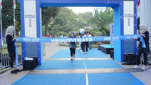 Race photo from KEMLU RUN 2025
