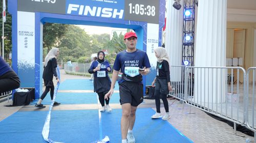 Race photo from KEMLU RUN 2025