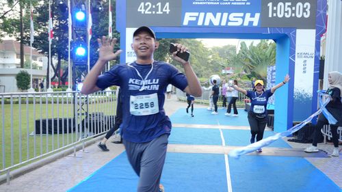 Race photo from KEMLU RUN 2025