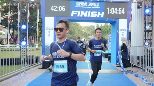 Race photo from KEMLU RUN 2025