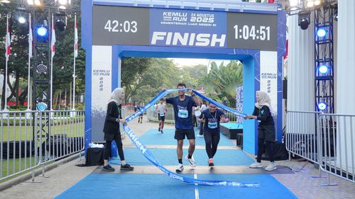 Race photo from KEMLU RUN 2025