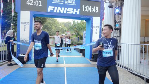 Race photo from KEMLU RUN 2025