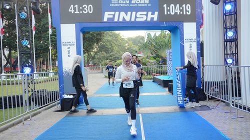 Race photo from KEMLU RUN 2025